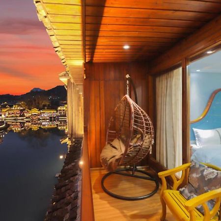 Fenghuang Ancient Town Lazy Cat Riverside Inn Екстериор снимка