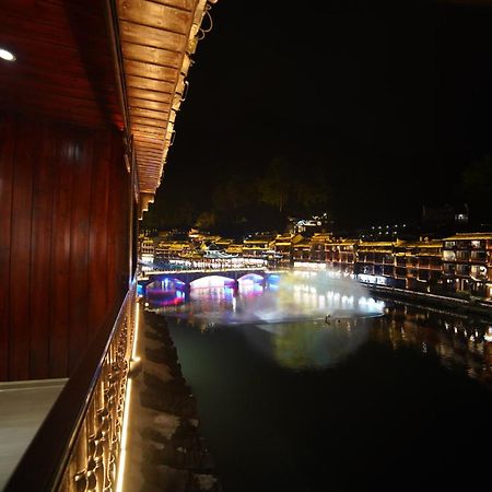 Fenghuang Ancient Town Lazy Cat Riverside Inn Екстериор снимка