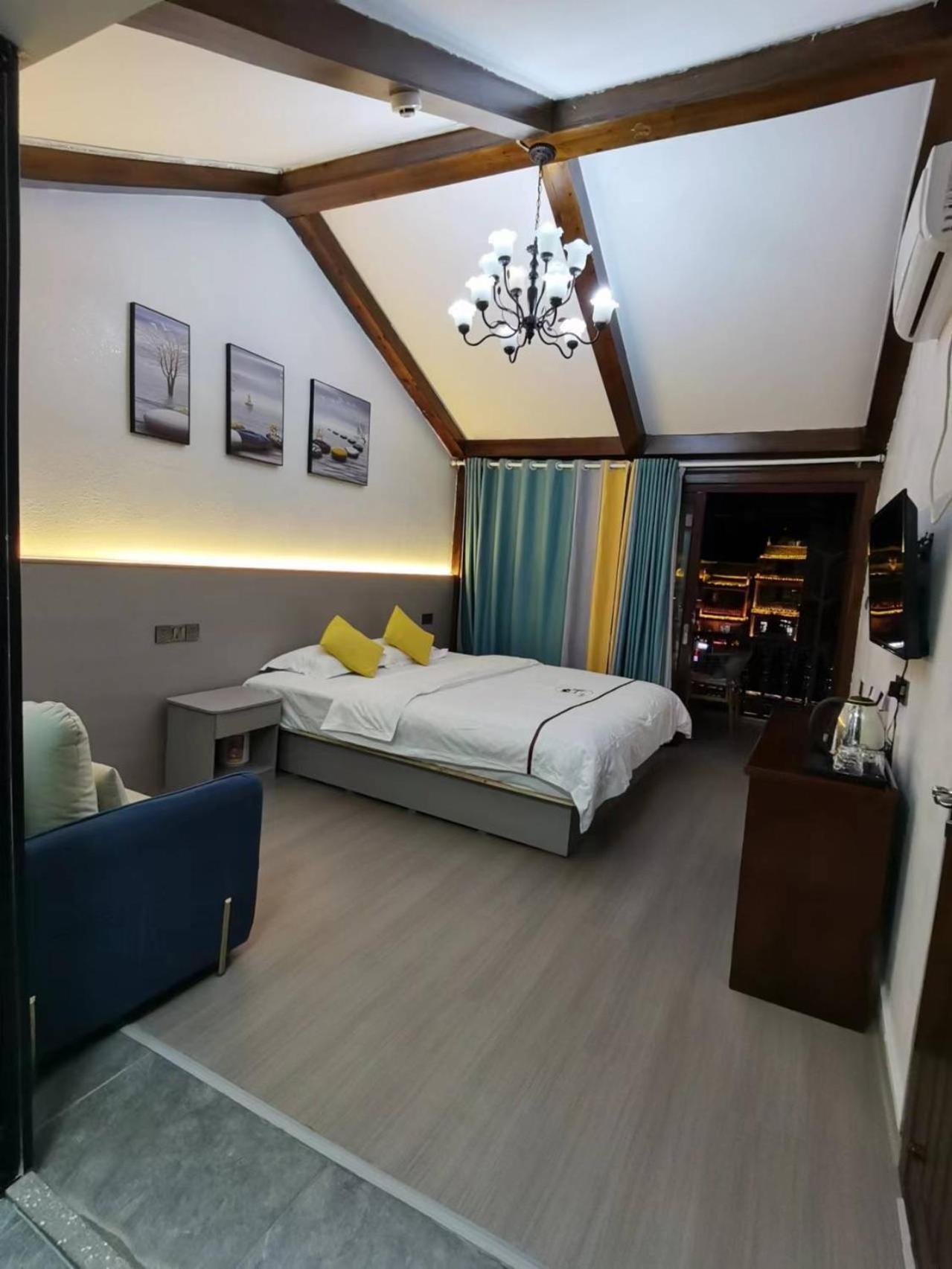 Fenghuang Ancient Town Lazy Cat Riverside Inn Екстериор снимка