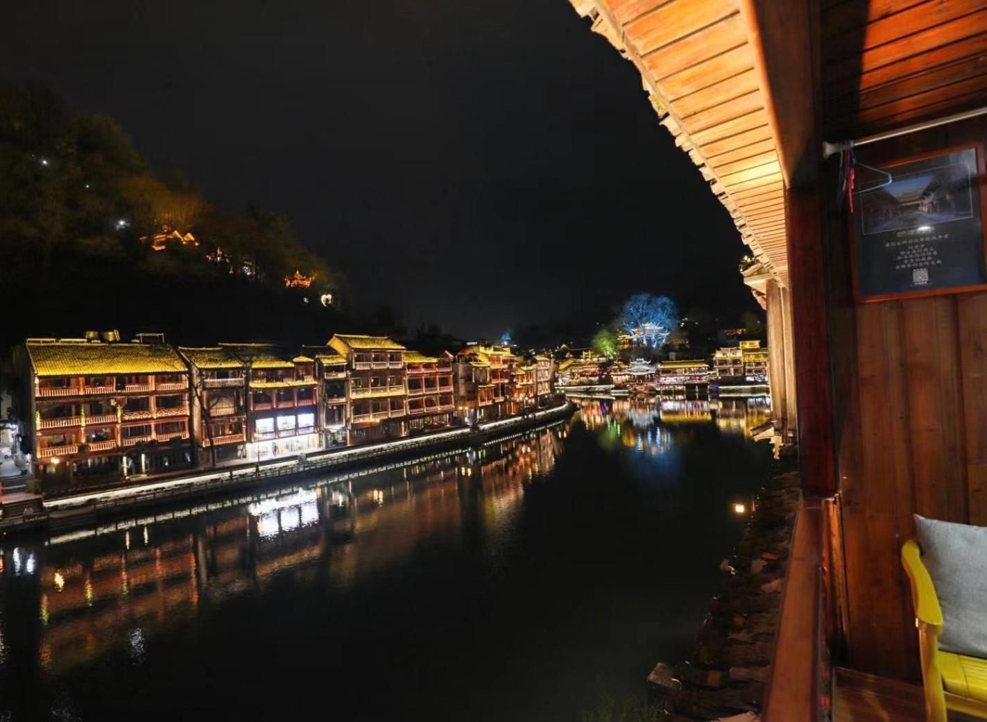 Fenghuang Ancient Town Lazy Cat Riverside Inn Екстериор снимка