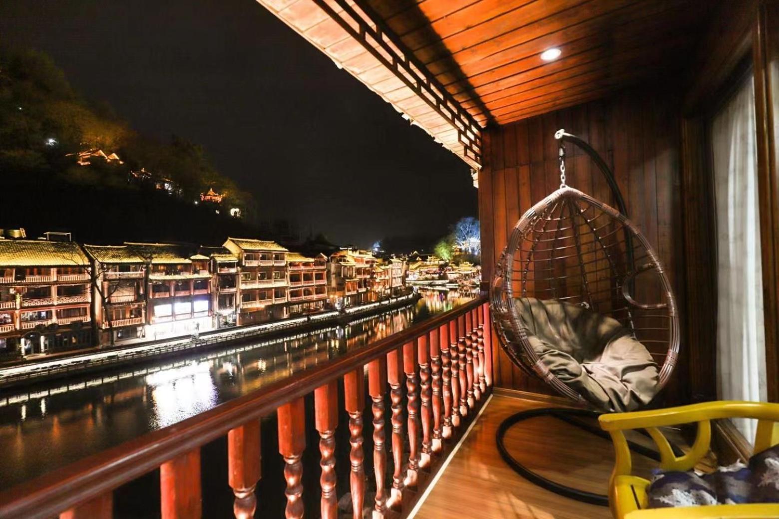 Fenghuang Ancient Town Lazy Cat Riverside Inn Екстериор снимка