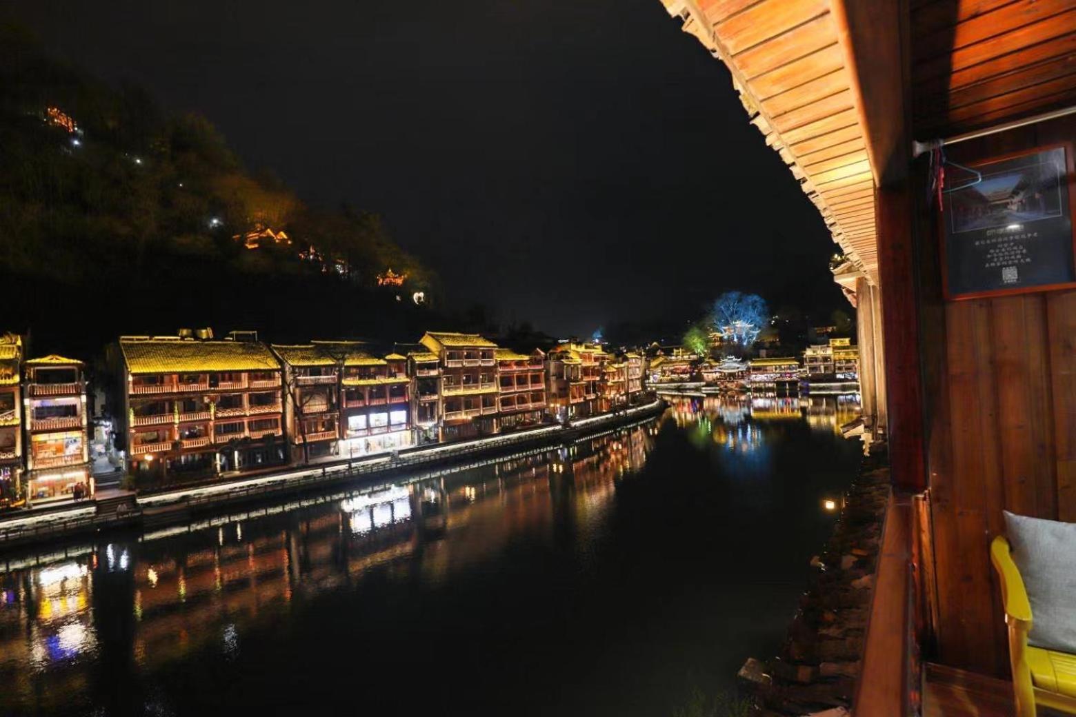 Fenghuang Ancient Town Lazy Cat Riverside Inn Екстериор снимка