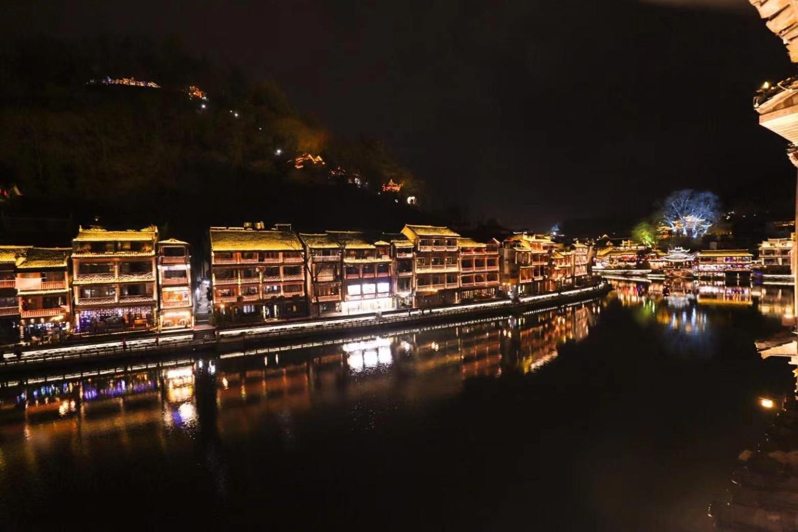 Fenghuang Ancient Town Lazy Cat Riverside Inn Екстериор снимка