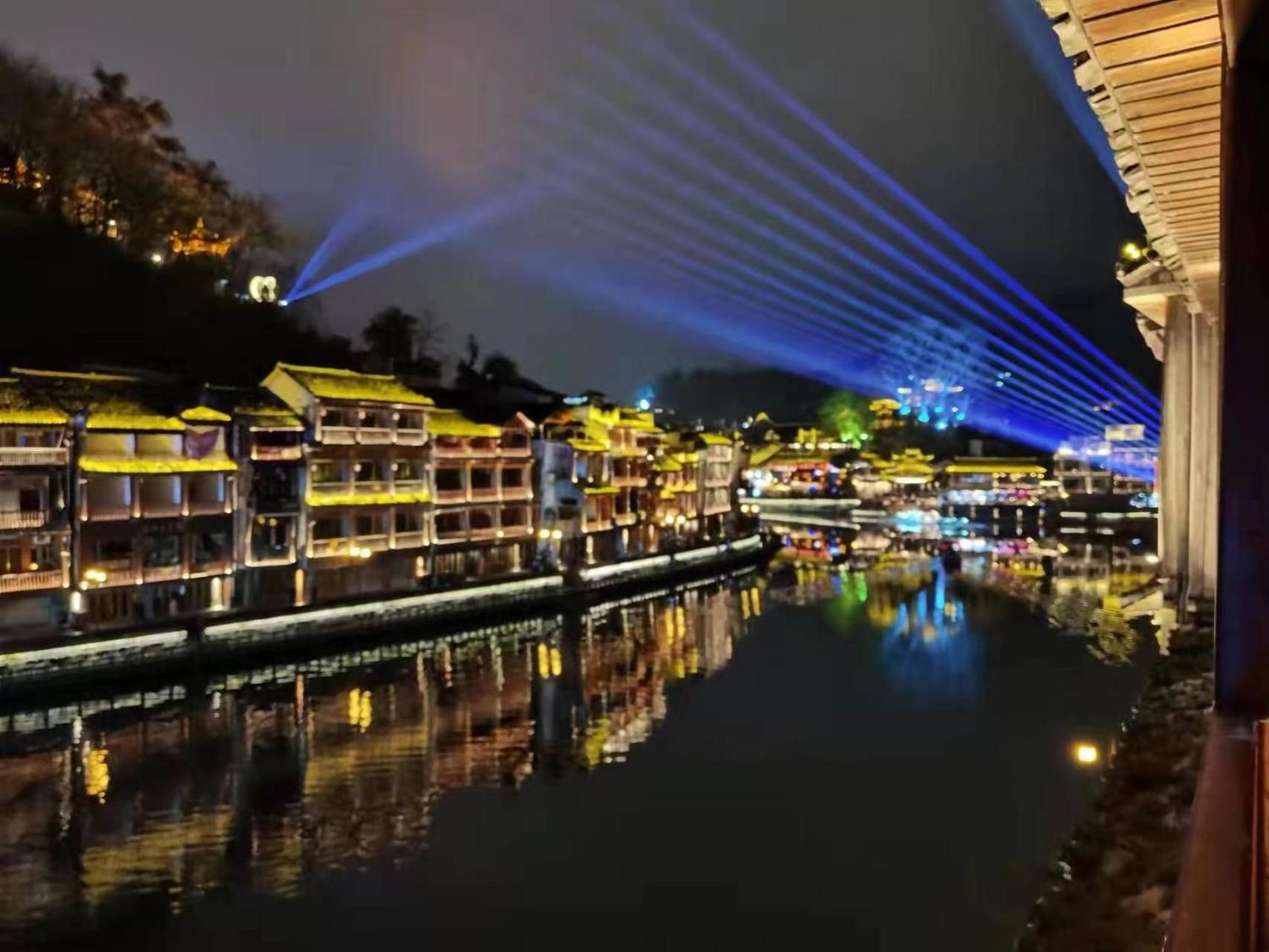 Fenghuang Ancient Town Lazy Cat Riverside Inn Екстериор снимка