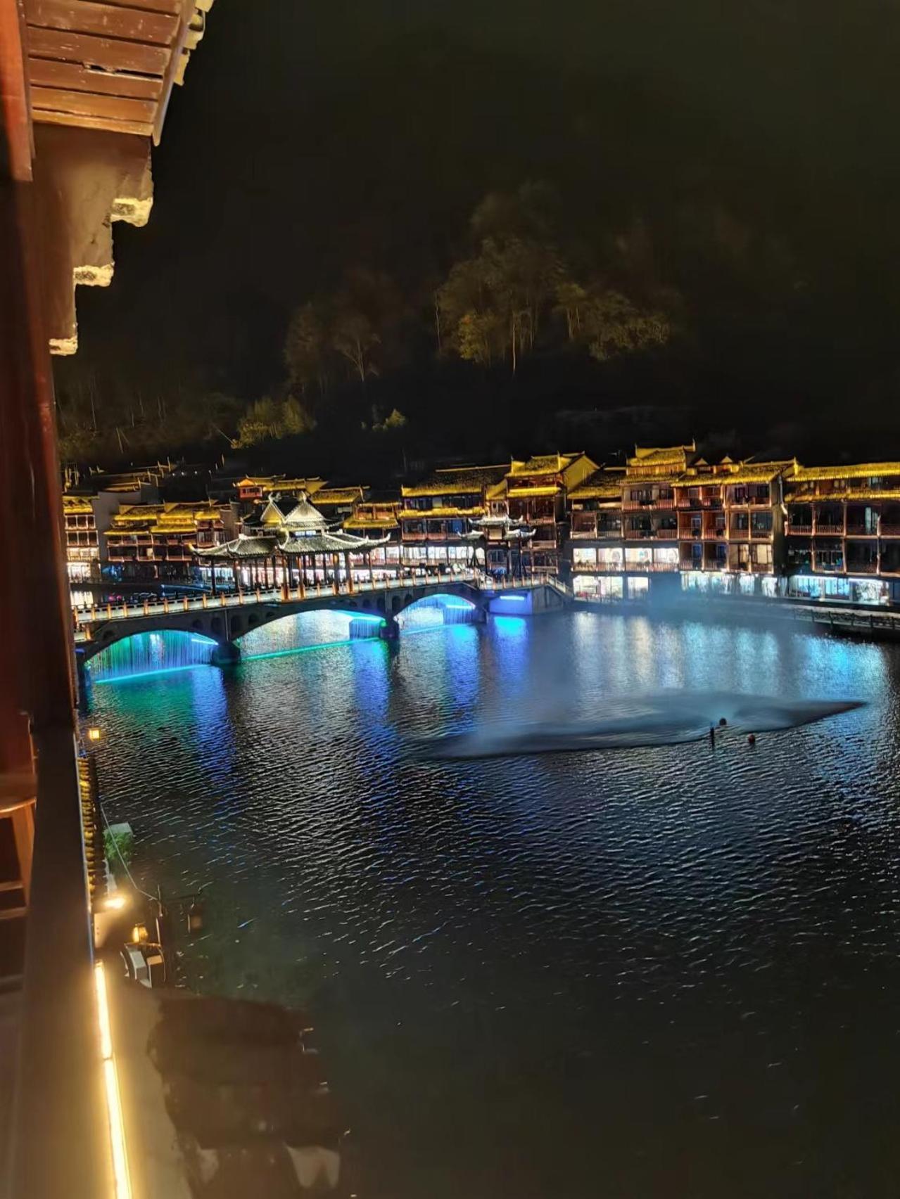 Fenghuang Ancient Town Lazy Cat Riverside Inn Екстериор снимка