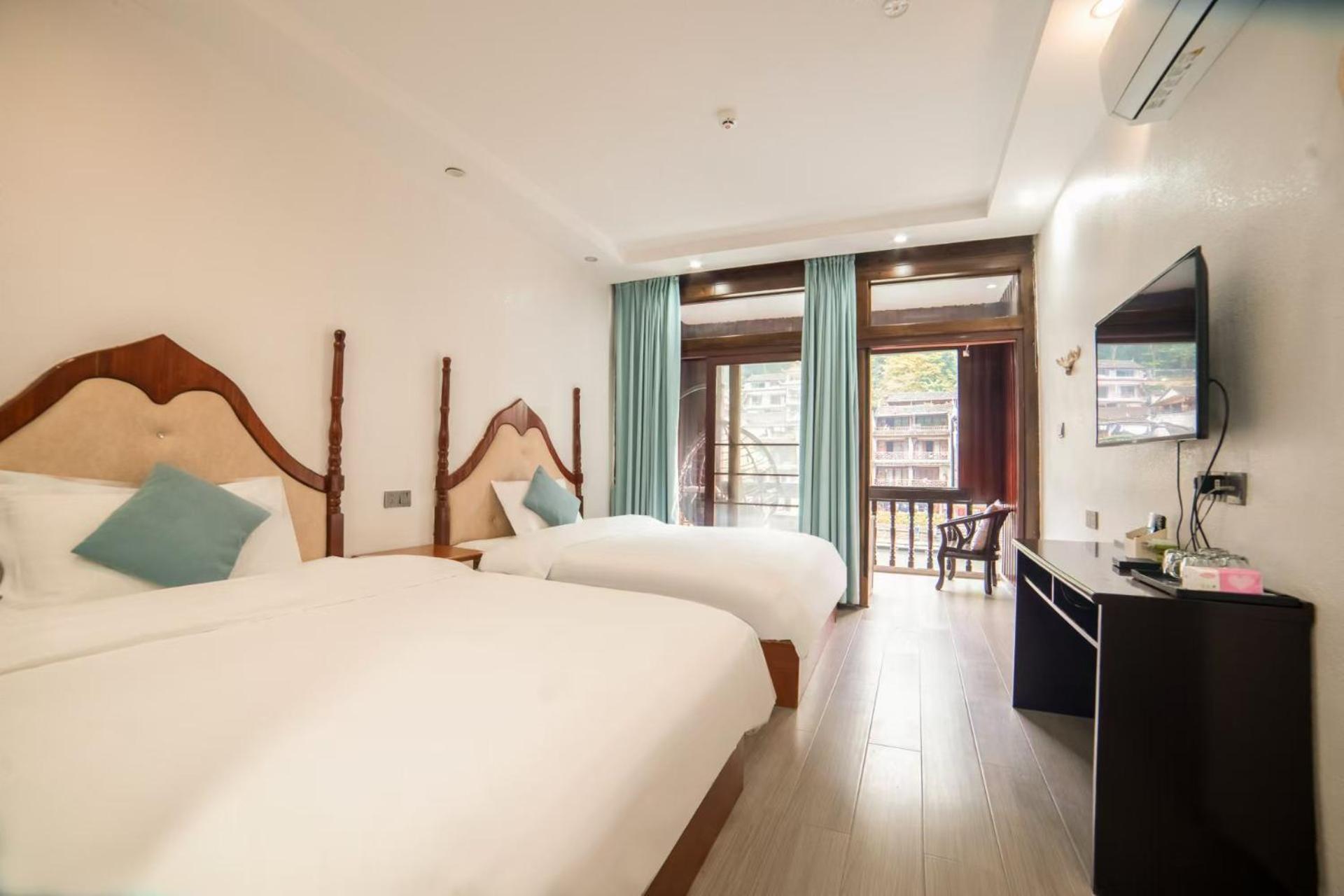 Fenghuang Ancient Town Lazy Cat Riverside Inn Екстериор снимка