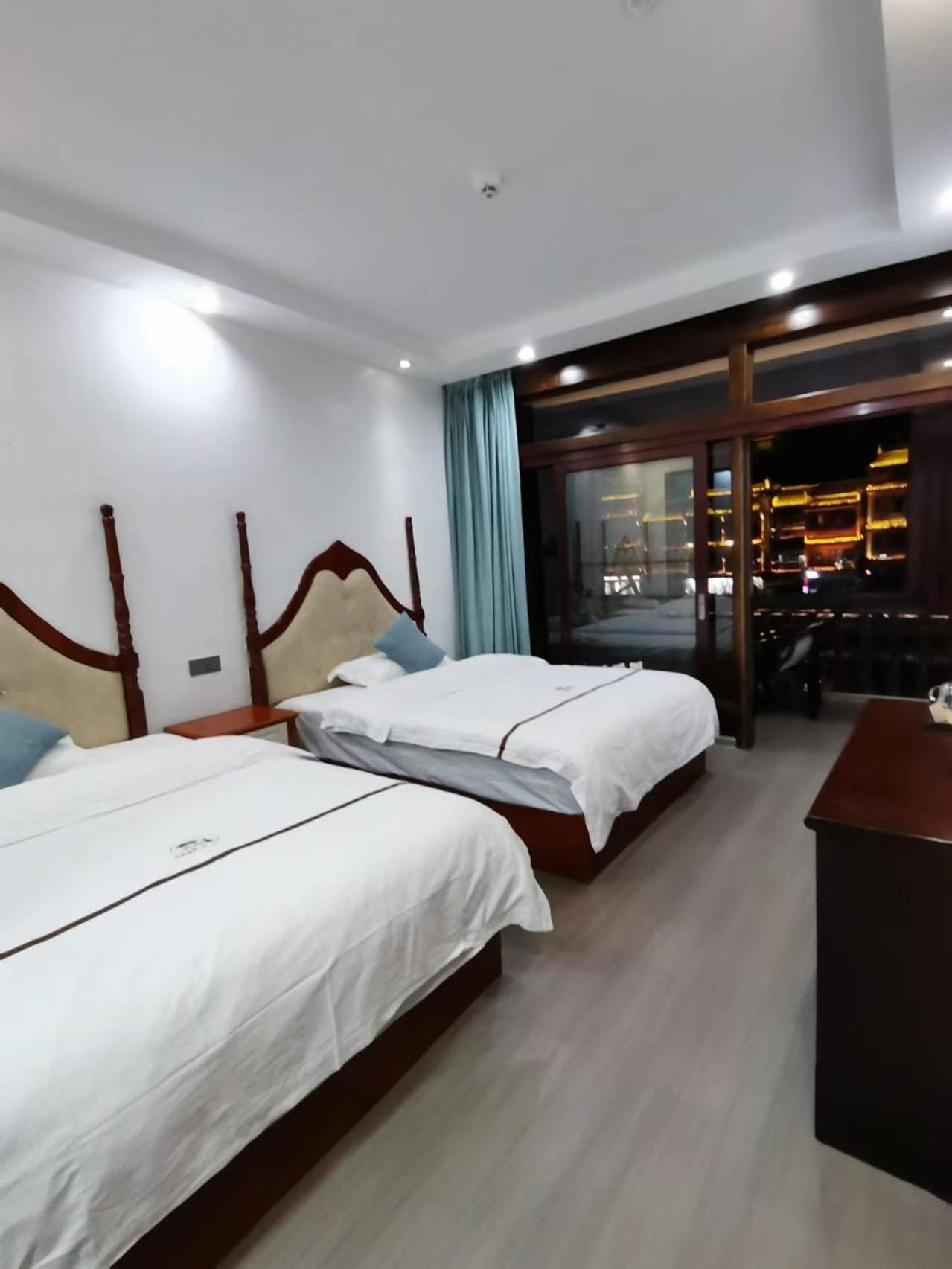 Fenghuang Ancient Town Lazy Cat Riverside Inn Екстериор снимка