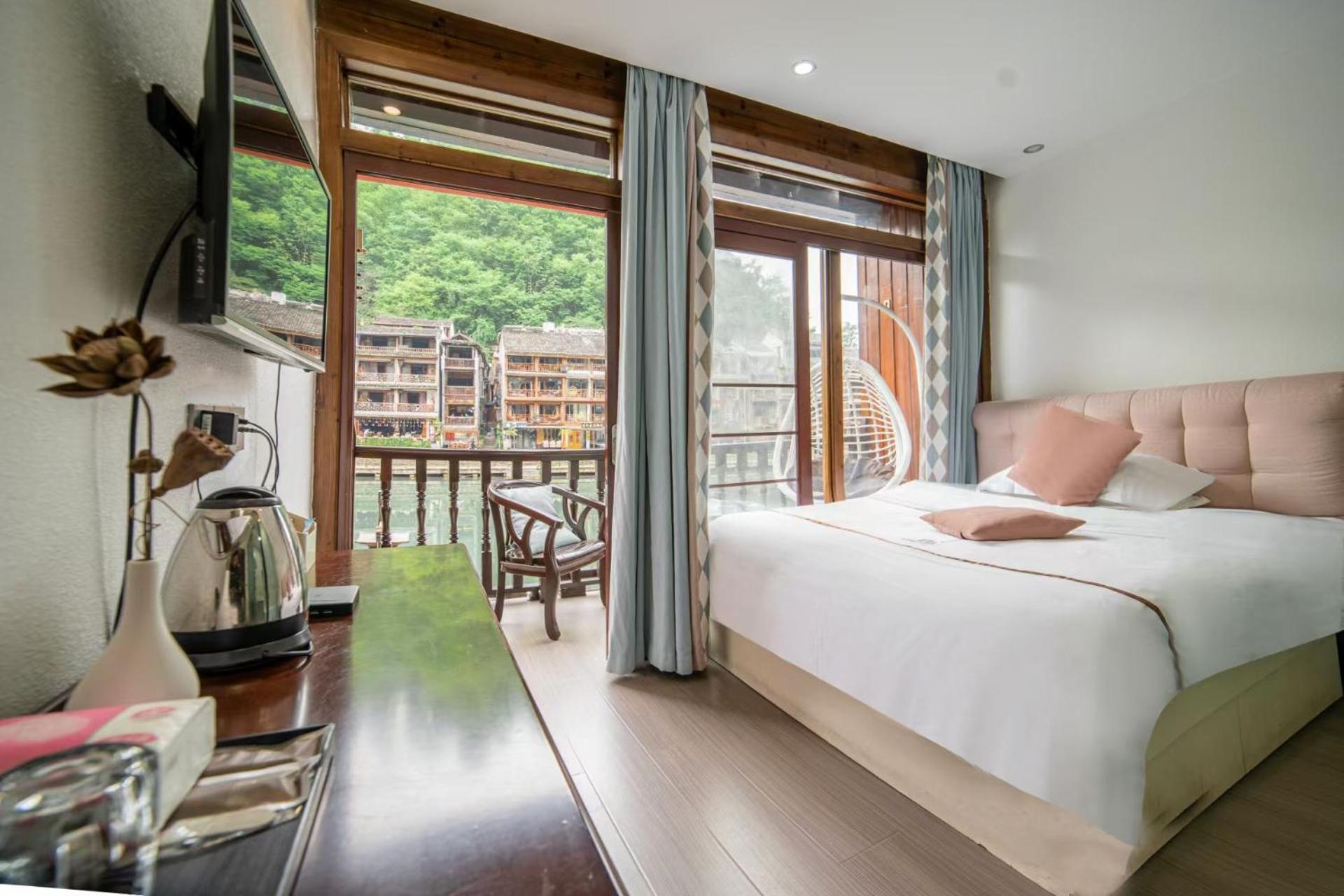 Fenghuang Ancient Town Lazy Cat Riverside Inn Екстериор снимка