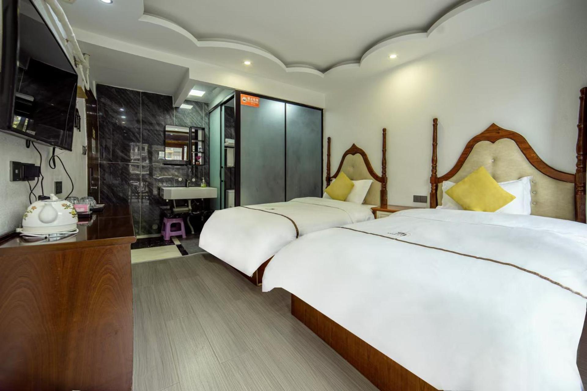 Fenghuang Ancient Town Lazy Cat Riverside Inn Екстериор снимка