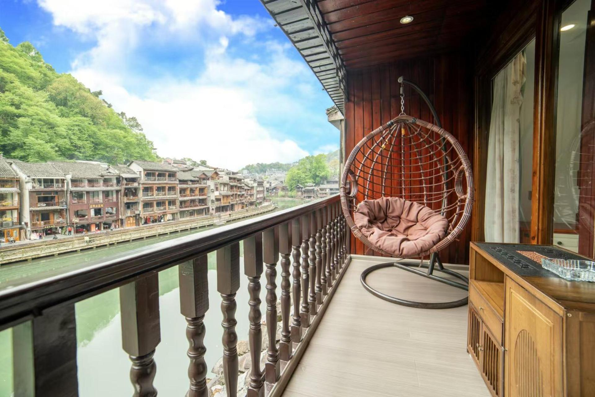 Fenghuang Ancient Town Lazy Cat Riverside Inn Екстериор снимка