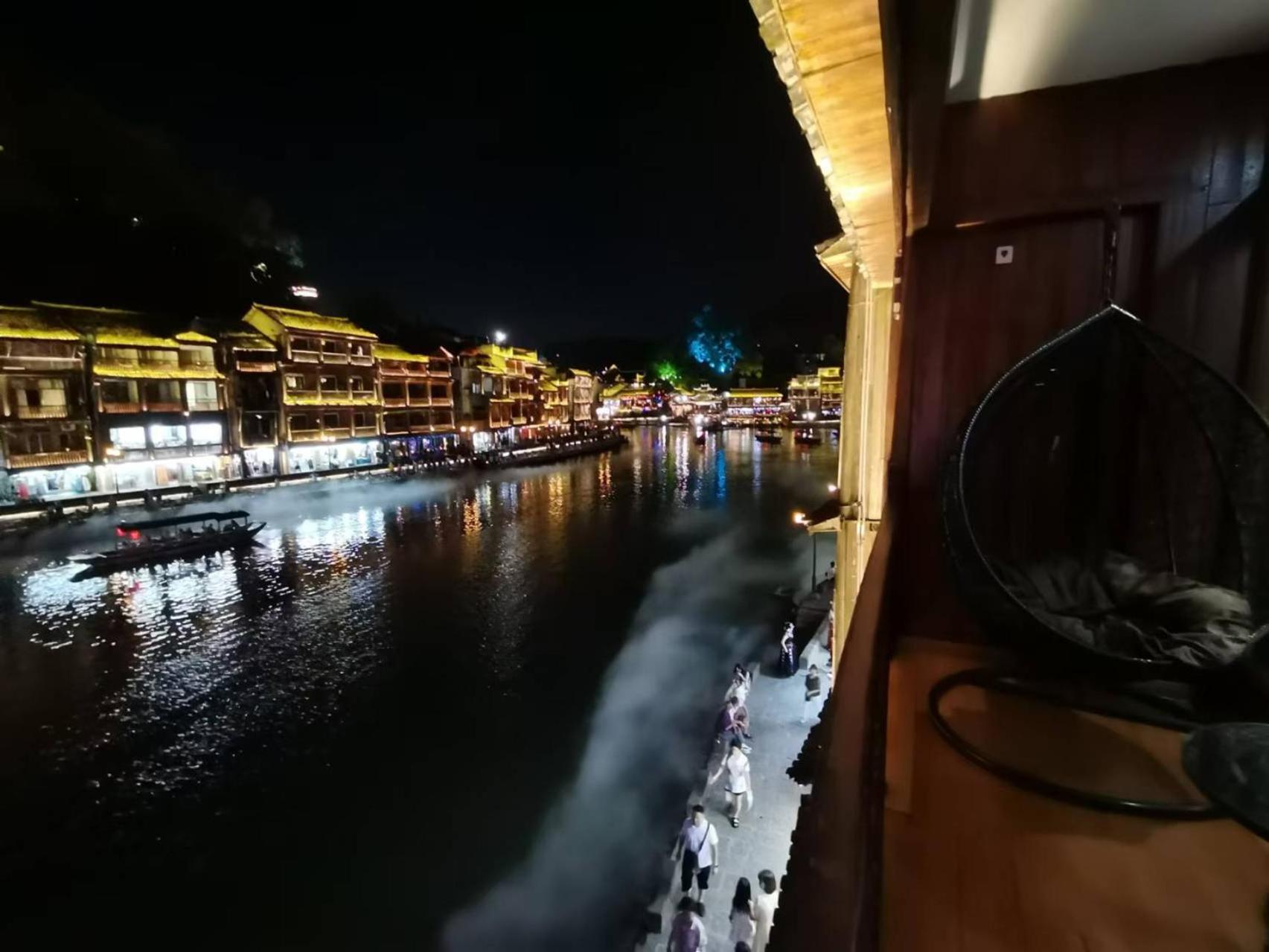 Fenghuang Ancient Town Lazy Cat Riverside Inn Екстериор снимка