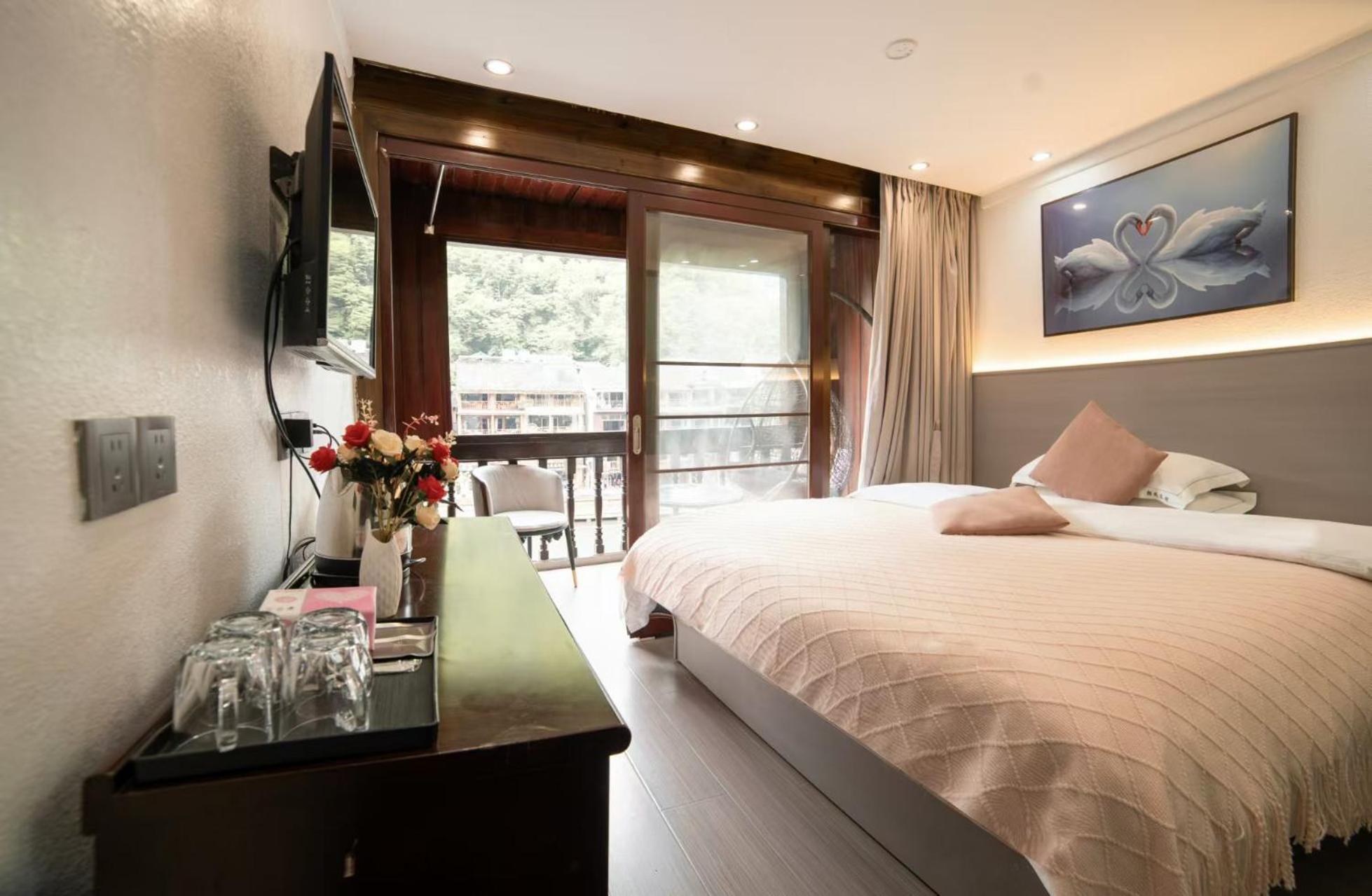 Fenghuang Ancient Town Lazy Cat Riverside Inn Екстериор снимка