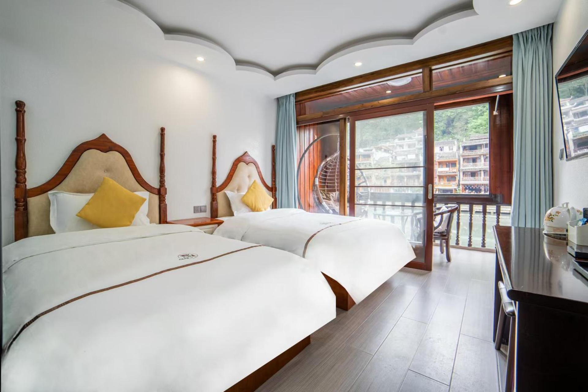 Fenghuang Ancient Town Lazy Cat Riverside Inn Екстериор снимка