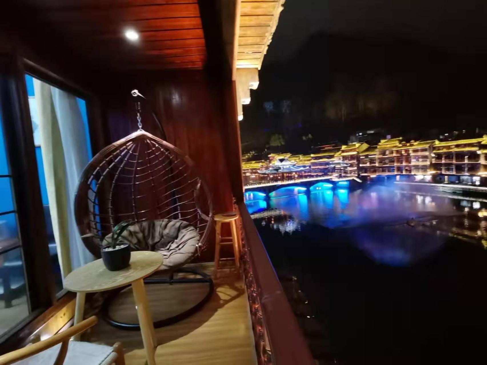 Fenghuang Ancient Town Lazy Cat Riverside Inn Екстериор снимка