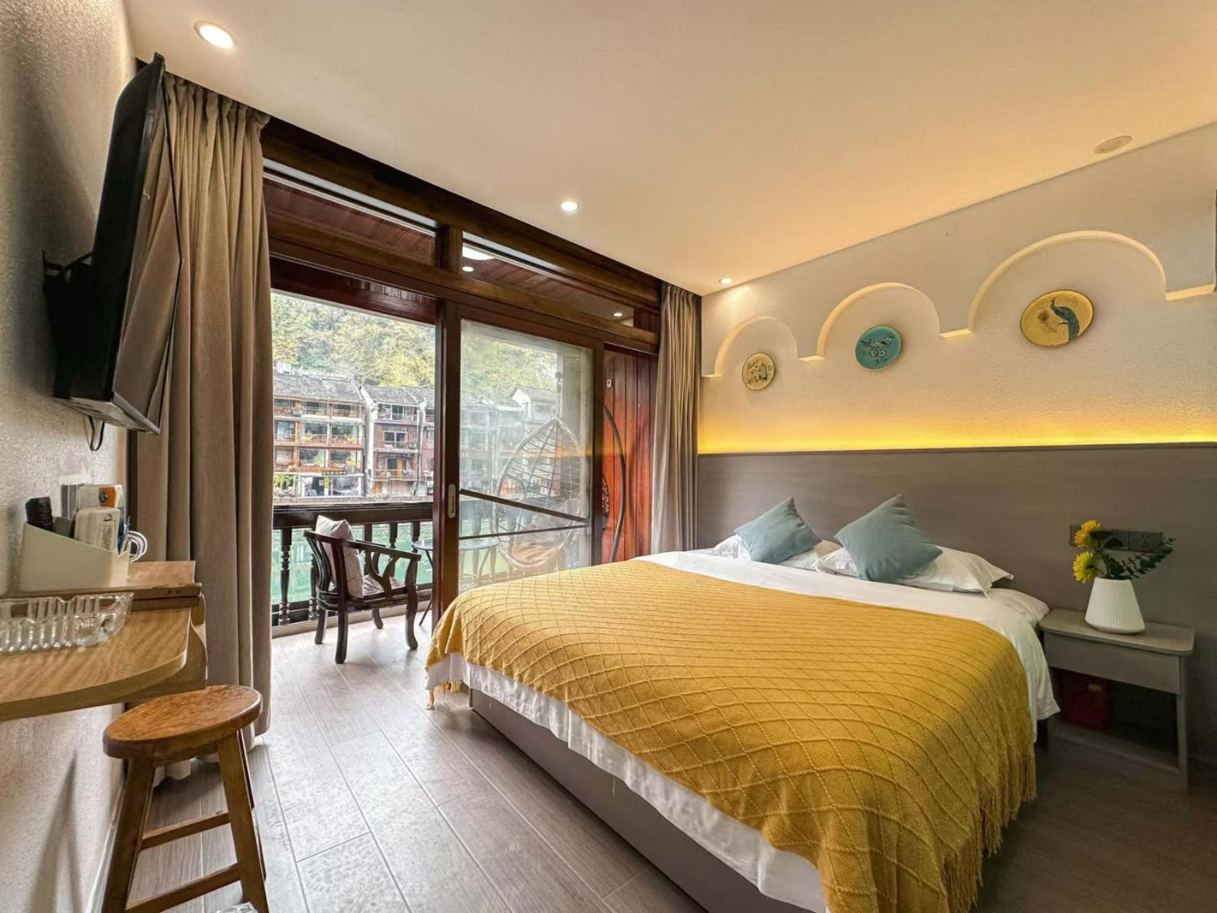 Fenghuang Ancient Town Lazy Cat Riverside Inn Екстериор снимка
