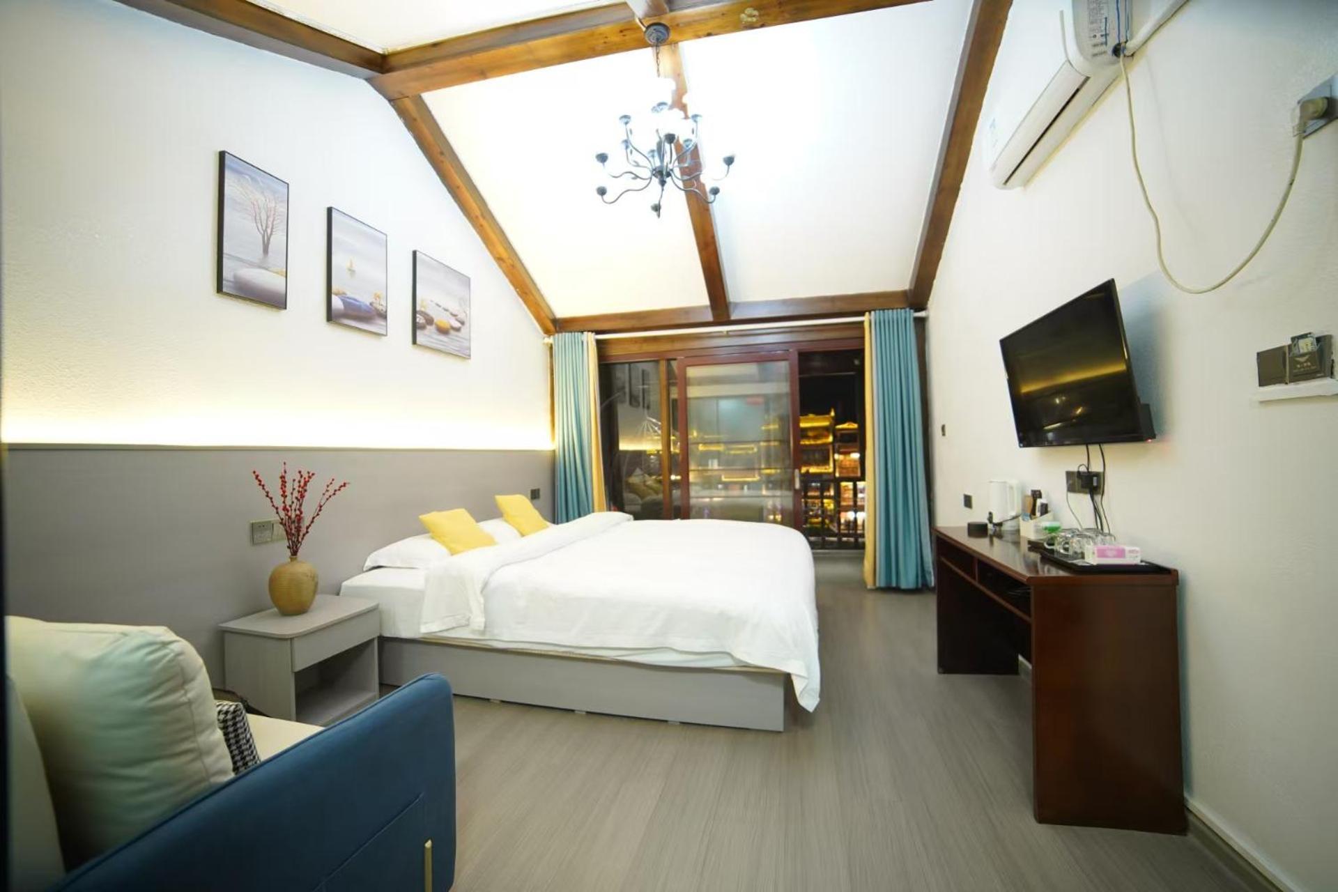 Fenghuang Ancient Town Lazy Cat Riverside Inn Екстериор снимка