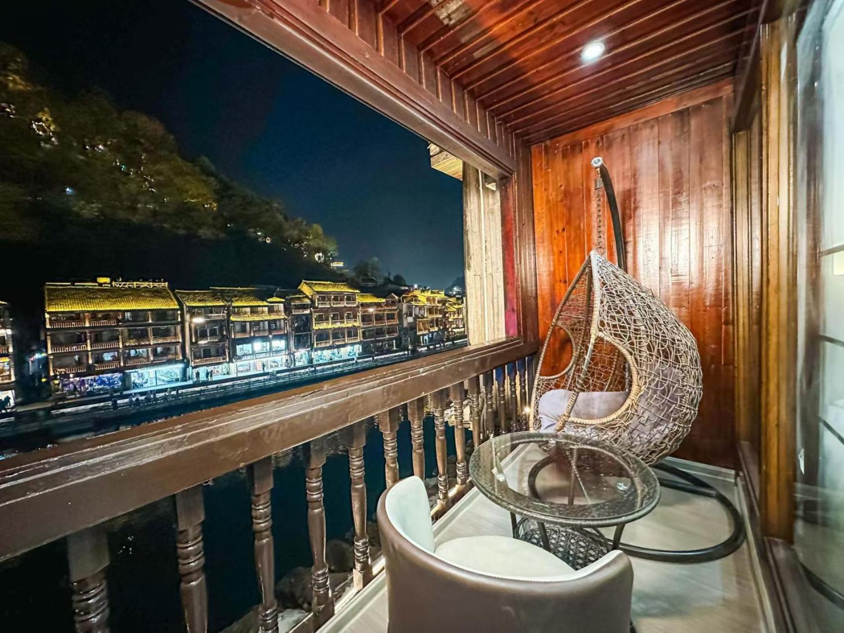 Fenghuang Ancient Town Lazy Cat Riverside Inn Екстериор снимка