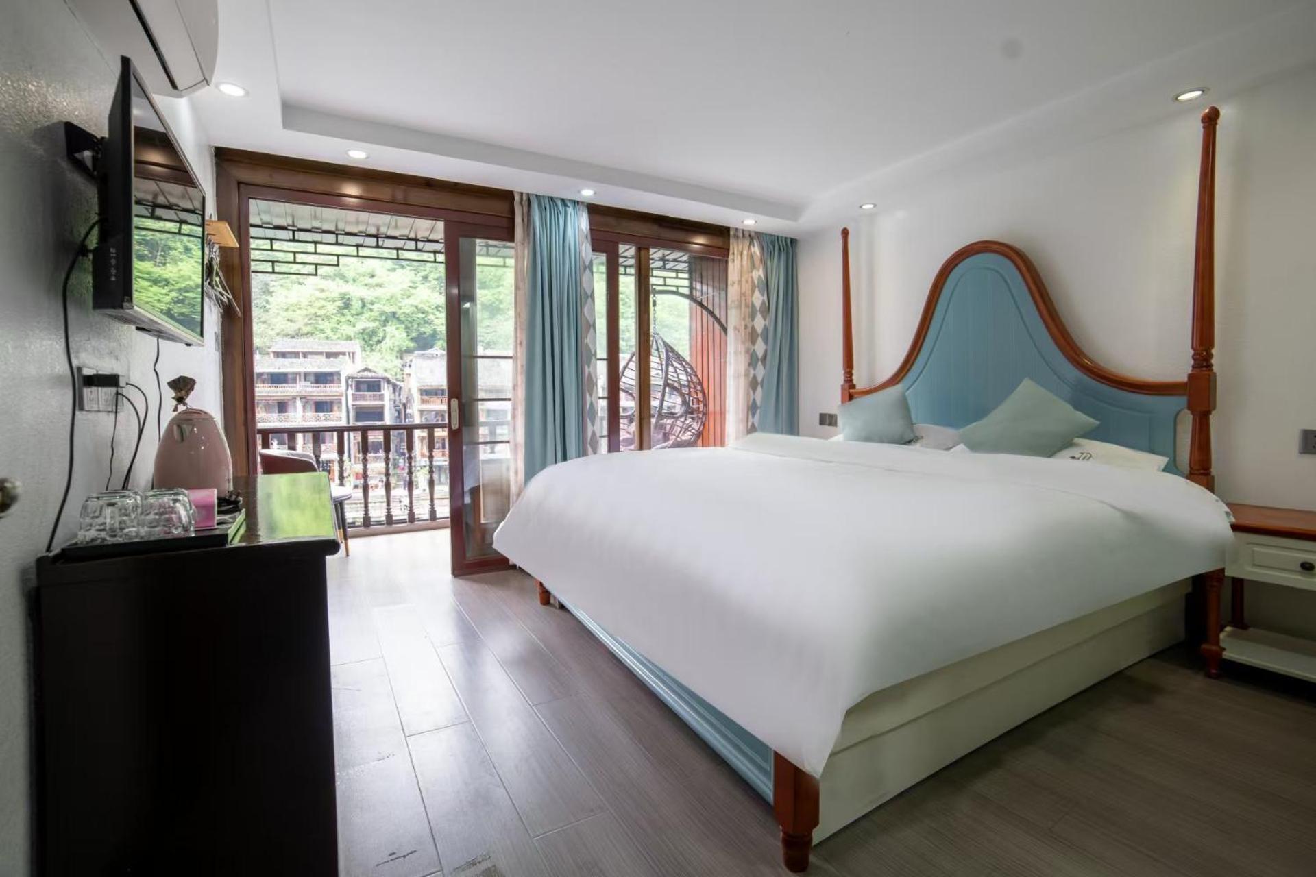 Fenghuang Ancient Town Lazy Cat Riverside Inn Екстериор снимка