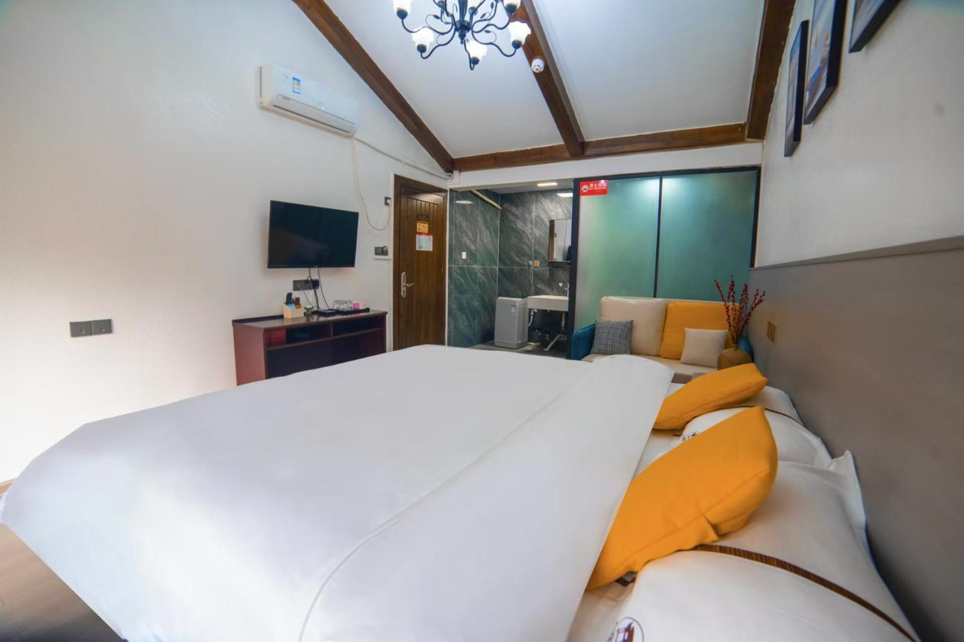 Fenghuang Ancient Town Lazy Cat Riverside Inn Екстериор снимка