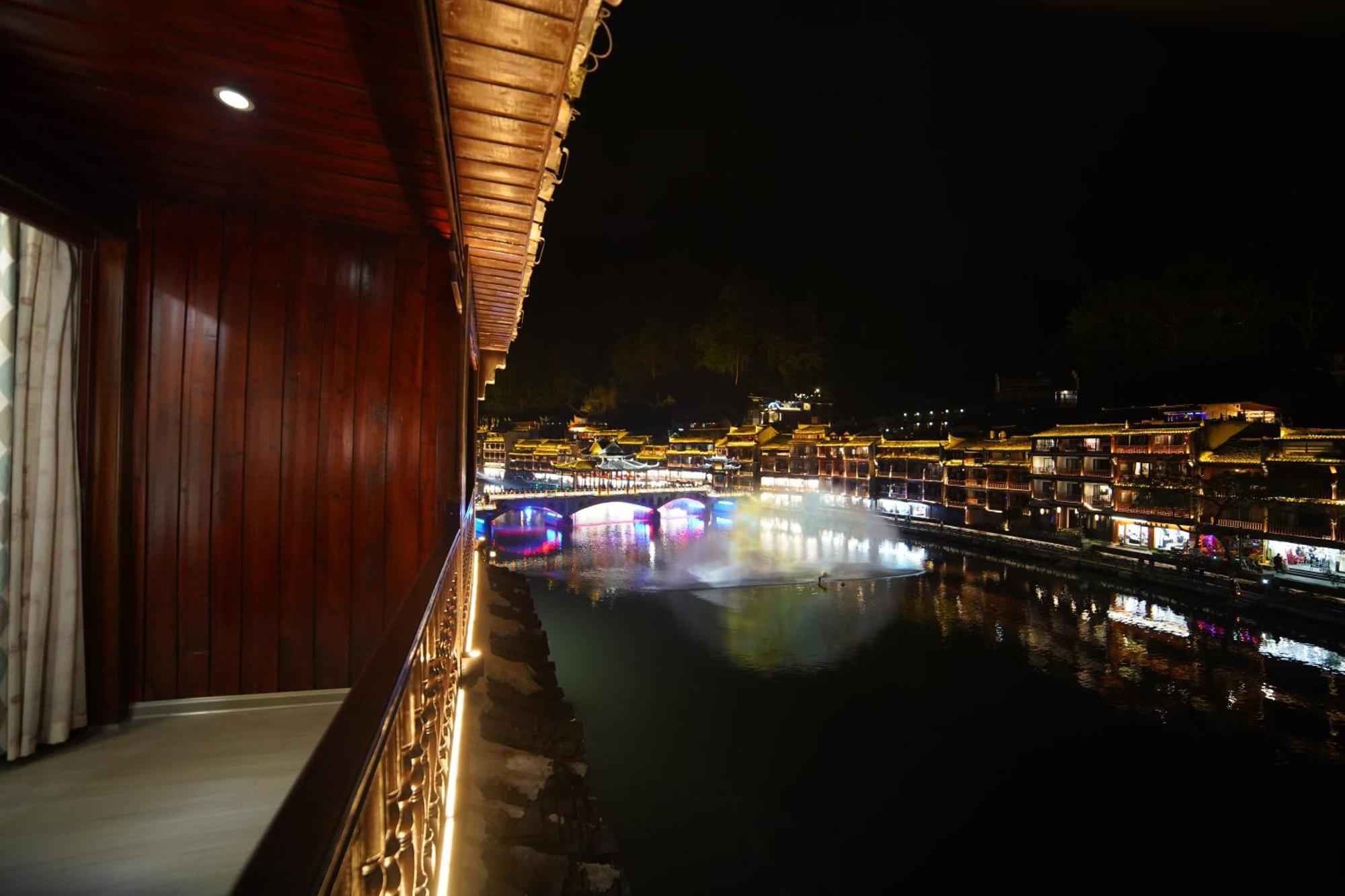 Fenghuang Ancient Town Lazy Cat Riverside Inn Екстериор снимка
