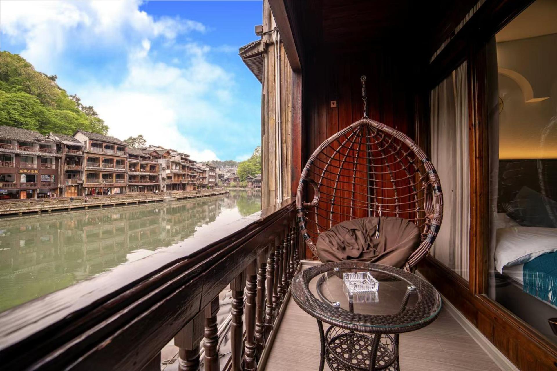 Fenghuang Ancient Town Lazy Cat Riverside Inn Екстериор снимка