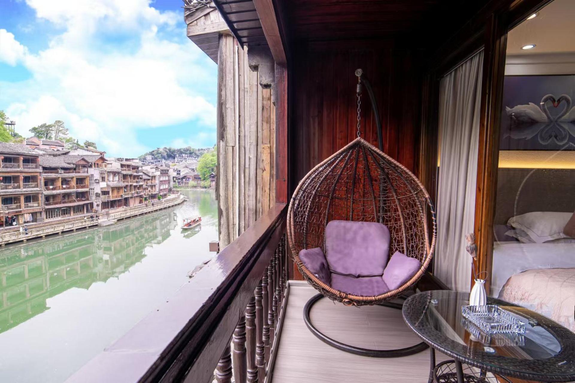 Fenghuang Ancient Town Lazy Cat Riverside Inn Екстериор снимка