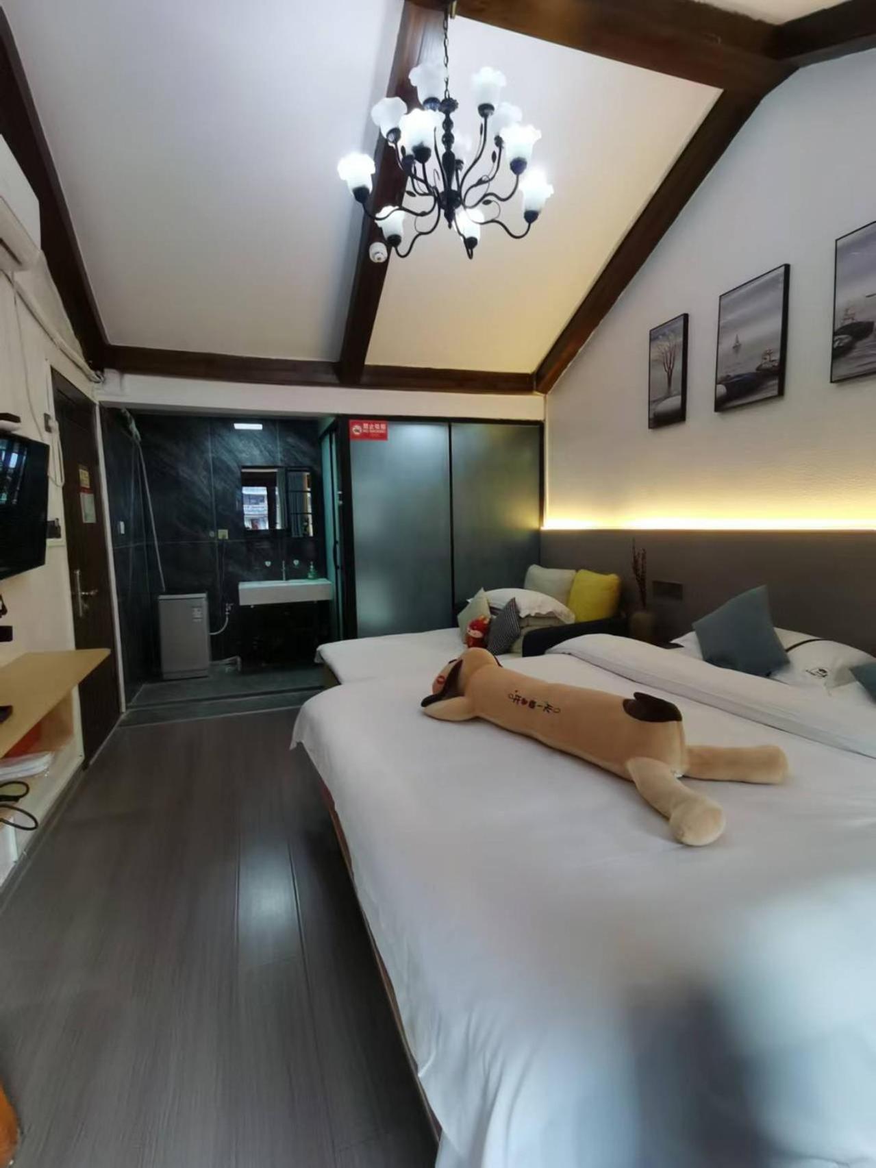 Fenghuang Ancient Town Lazy Cat Riverside Inn Екстериор снимка