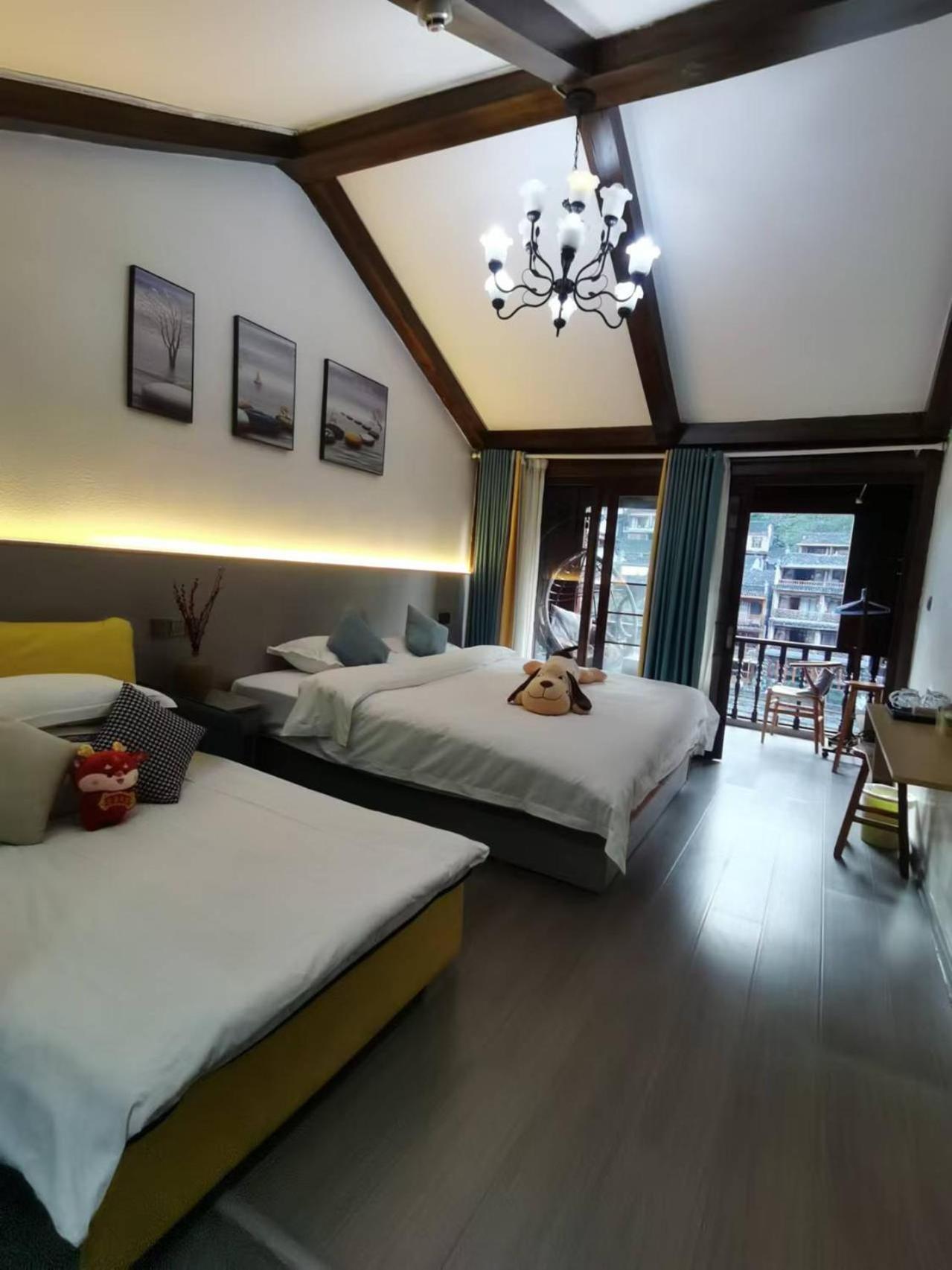 Fenghuang Ancient Town Lazy Cat Riverside Inn Екстериор снимка
